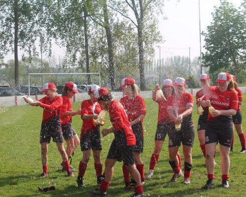 Dames kampioen 17-18 (2) - website 2021